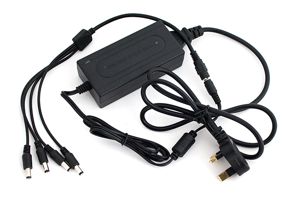 Alimentatore 12VDC - ALIM3AUK+SPLT Alimentatore 12V DC 3A con splitter attacco inglese